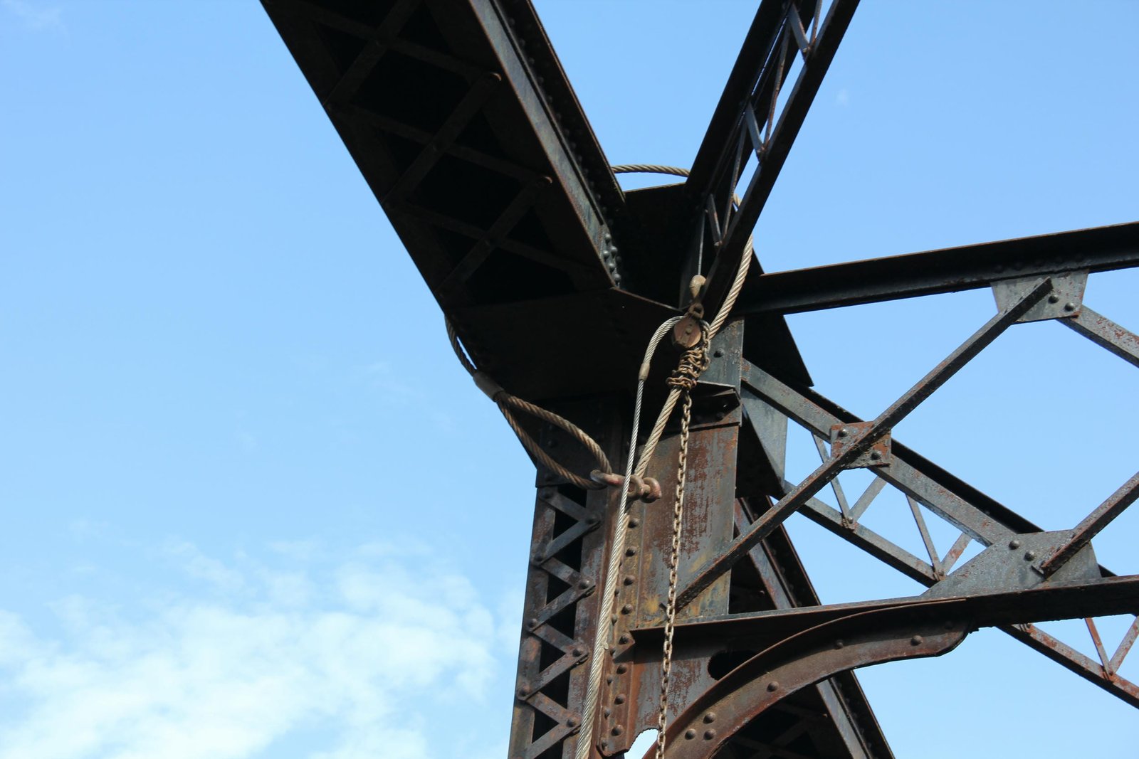 Top chord and upper connection